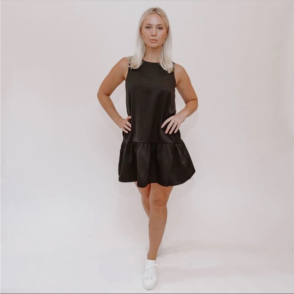 New TCEC Black sleeveless dress - Picture 2 of 2